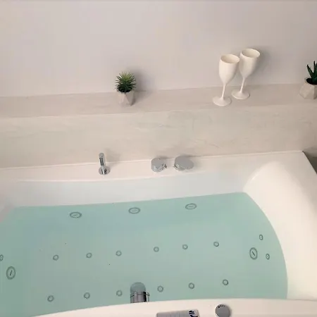Jacuzzi Bay Avec Literie Grand Luxe Proche Du Avenue Du Parmelan Διαμέρισμα *
