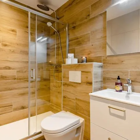 Jacuzzi Bay Avec Literie Grand Luxe Proche Du Avenue Du Parmelan Apartment *