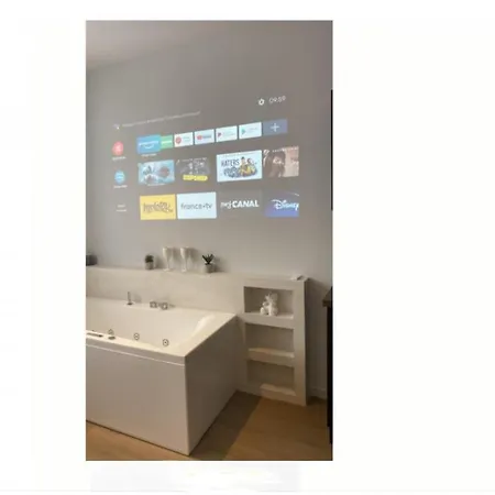 Jacuzzi Bay Avec Literie Grand Luxe Proche Du Avenue Du Parmelan Διαμέρισμα
