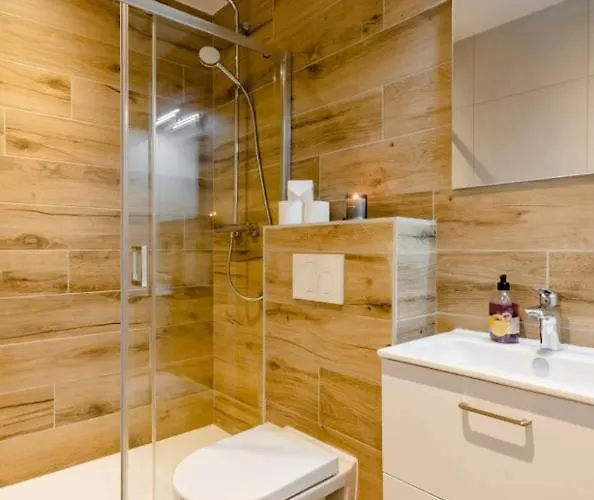 Jacuzzi Bay Avec Literie Grand Luxe Proche Du Avenue Du Parmelan Apartamento *