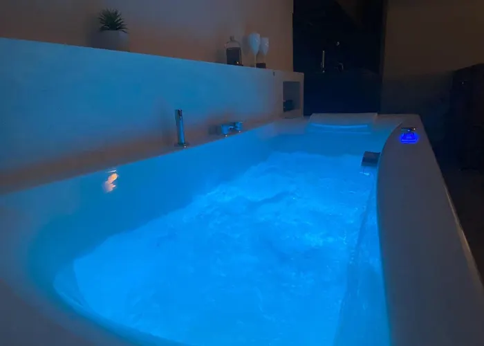 Jacuzzi Bay Avec Literie Grand Luxe Proche Du Avenue Du Parmelan Apartamento Annecy